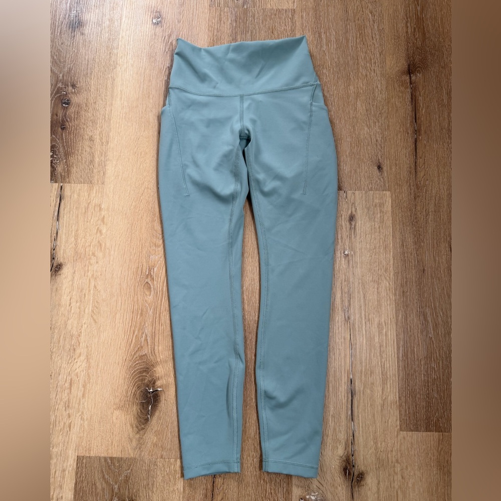 Lululemon leggings size 4 with pockets